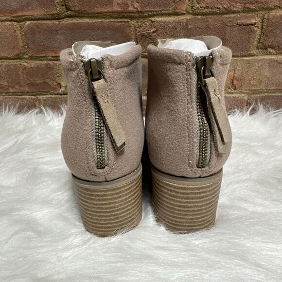 Toms Boots Womens 9.5 Lacy Ankle Bootie Beige Suede Side Zip Block Heels Casual - Picture 4 of 8